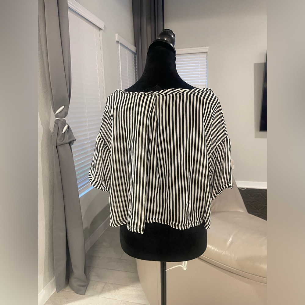 Reformation 100% silk striped cropped blouse with front oversized pocket M - Picture 3 of 7